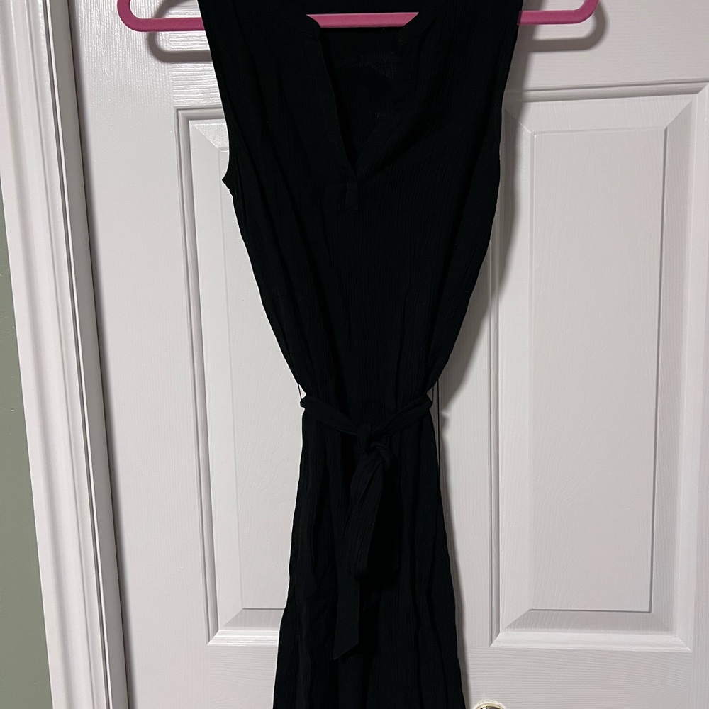 Eddie Bauer Black Sleeveless V-Neck Sheath Midi Dress